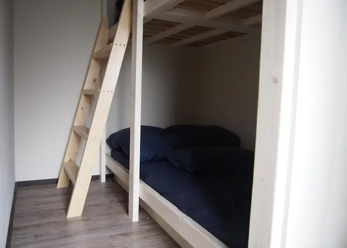 328 Hostel & Lounge